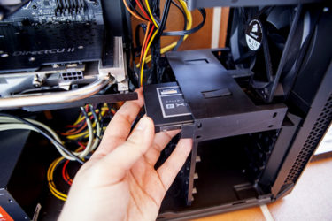 Как установить твердотельный накопитель SSD в компьютер?